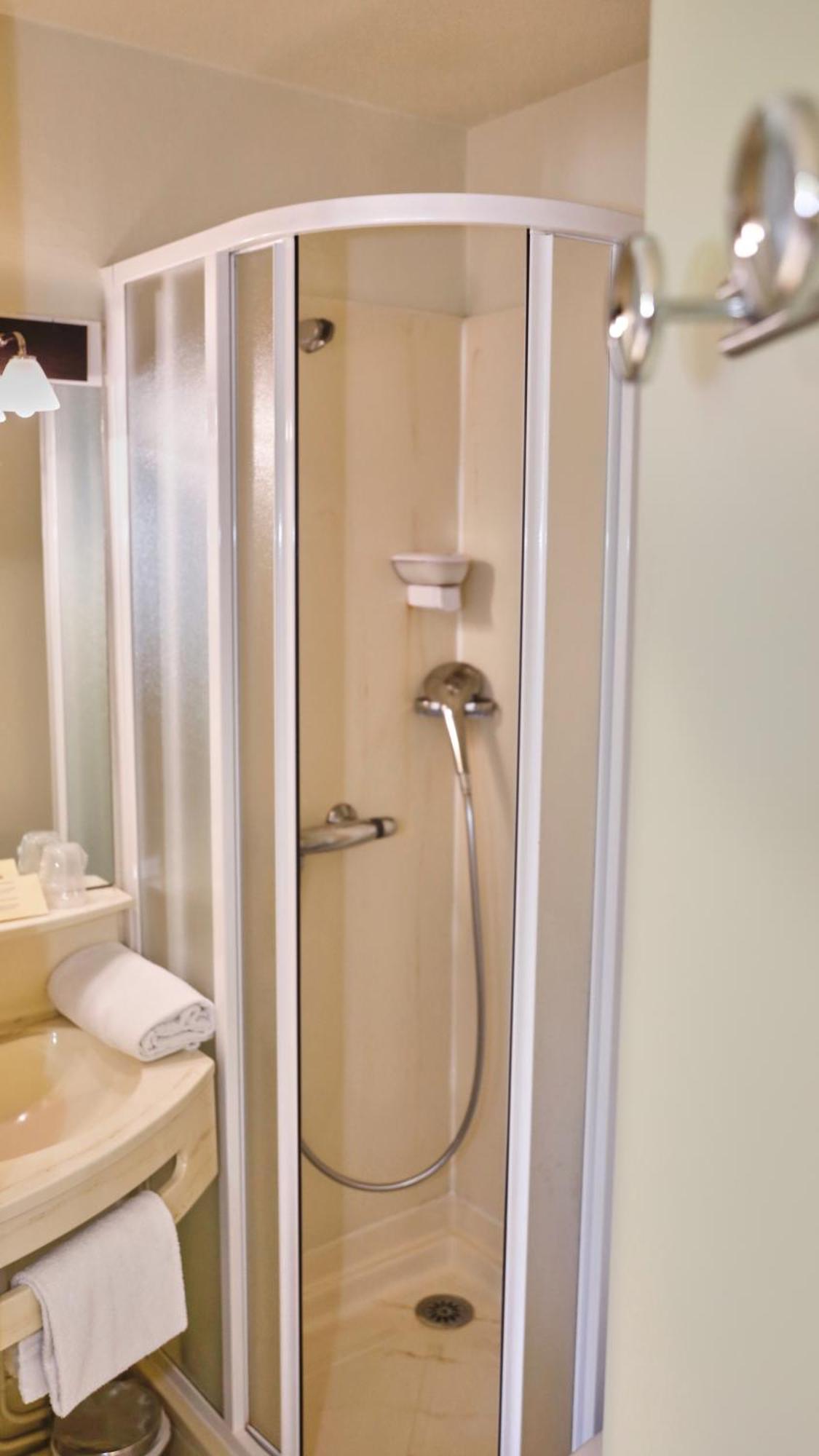 Brit Hotel Chambéry Kültér fotó